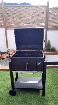 Barbacoa disponible para clientes en el apartamento