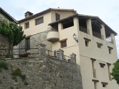 Edificio en el que se encuentra el hostal o pensión