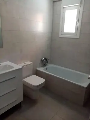 Un baño de Casa Julio, bonita casa cómoda y espaciosa, totalmente reformada con terraza y jardin privado