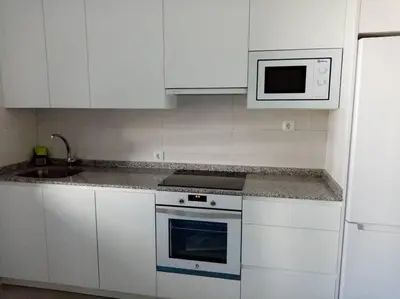 Una cocina o zona de cocina en Casa Julio, bonita casa cómoda y espaciosa, totalmente reformada con terraza y jardin privado