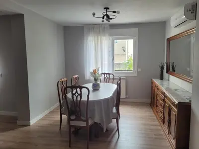 Una cocina o zona de cocina en Casa Julio, bonita casa cómoda y espaciosa, totalmente reformada con terraza y jardin privado
