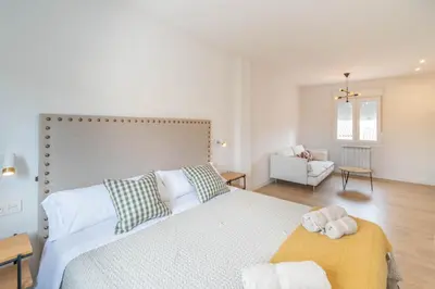 Cama o camas de una habitación en Acogedora casa para familias a 15 min de Bardenas