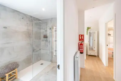 Un baño de Acogedora casa para familias a 15 min de Bardenas