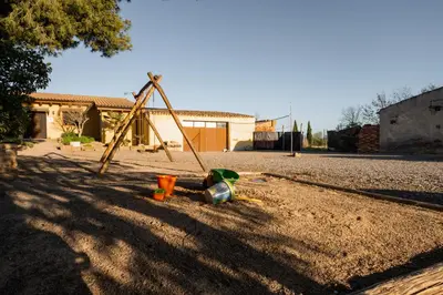 Zona de juegos infantil en LA TEULERIA DE LINYOLA