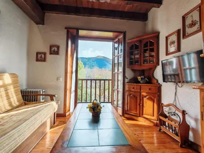 Una cocina o zona de cocina en El Pirineo te espera- Chimenea, sol y ambiente acogedor con jardín - Cosmos 1