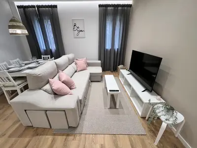 Una televisión o centro de entretenimiento en Apartamenticos Plaza Las Armas III