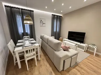 Una televisión o centro de entretenimiento en Apartamenticos Plaza Las Armas III