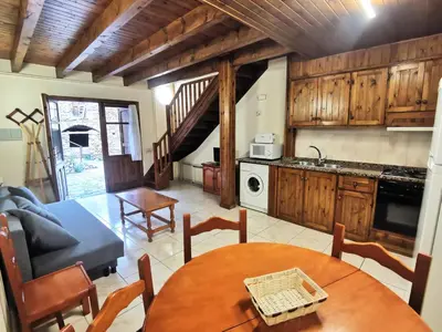 Una cocina o zona de cocina en Casa Rural con patio y BBQ en La Vall de Boí