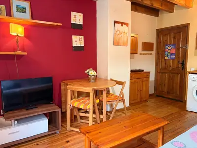 Zona de estar de Tranquilidad en apartamento rústico con parking - Aigüestortes 3