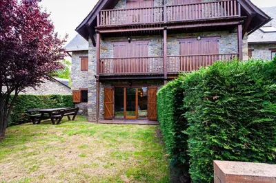 Jardín al aire libre en Espacioso Apartamento con Jardín en Salardú