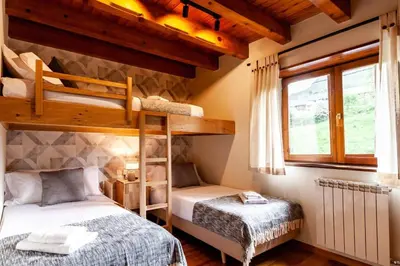 Cama o camas de una habitación en Espacioso Apartamento con Jardín en Salardú