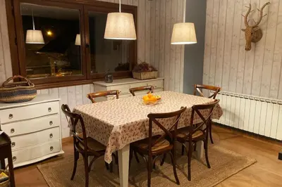 Plano de Elegante apartamento en Escarrilla con vistas al valle
