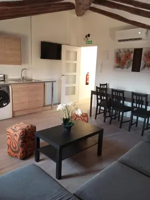 Una cocina o zona de cocina en Apartamentos 