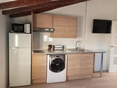 Una cocina o zona de cocina en Apartamentos 