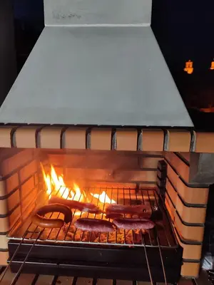 Barbacoa disponible para clientes en la casa o chalet