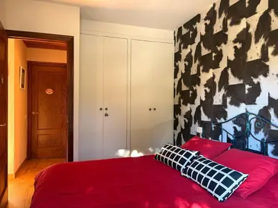 Cama o camas de una habitación en Bajo con jardín privado y chimenea - Puig Falcó 2
