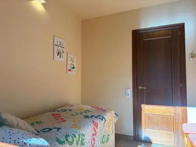 Cama o camas de una habitación en Bajo con jardín privado y chimenea - Puig Falcó 2