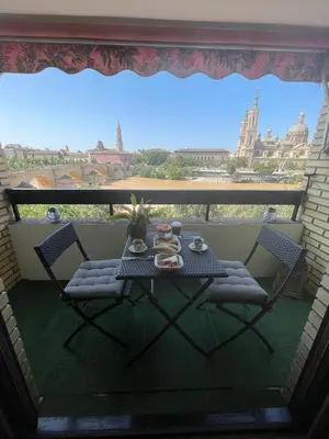 Un balcón o terraza de Apartamento Con Vistas Al Pilar con Aparcamiento privado