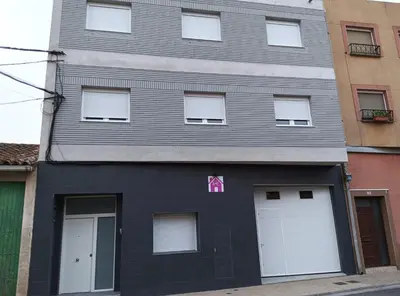 Edificio en el que se encuentra el hostal o pensión