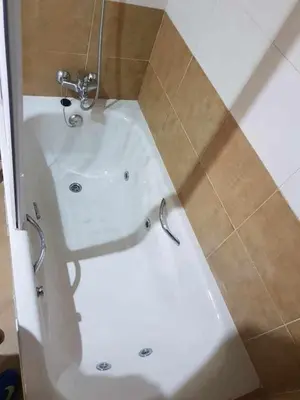 Un baño de Centro aparcamiento gratuito al lado del pilar