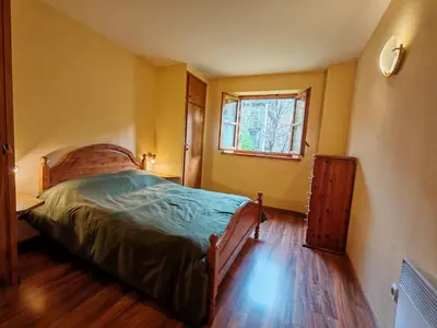 Cama o camas de una habitación en Calideza inigualable- Rústico, eficiente y con jardín - Isard 1