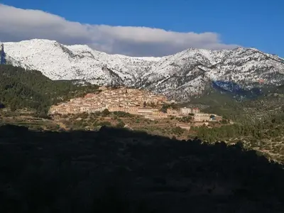 Vista general de una montaña o vista desde la casa o chalet