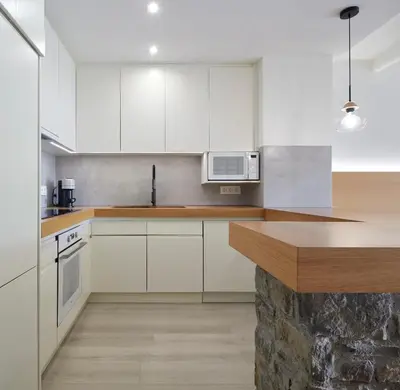 Una cocina o zona de cocina en Port Luxe by FeelFree Rentals