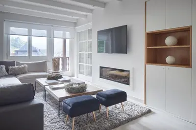 Una televisión o centro de entretenimiento en Port Luxe by FeelFree Rentals