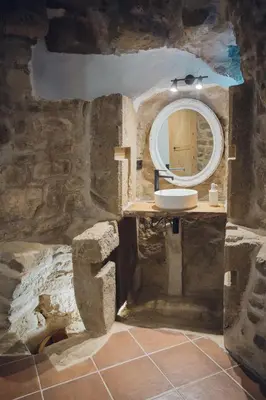 Un baño de Castell de l'Aguda