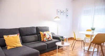 Zona de estar de Adaptado y cómodo apartamento en Iturrama