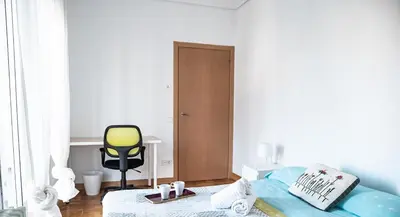 Zona de estar de Adaptado y cómodo apartamento en Iturrama