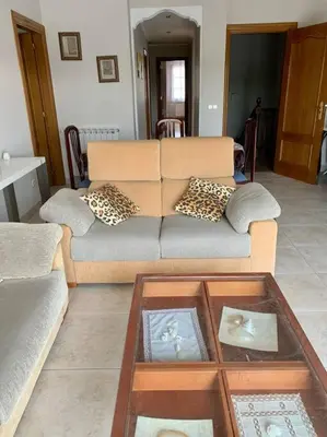 Zona de estar de La Puerta de la Bardena N e g r a, ideal para visitar las Bardenas Reales y Sendaviva