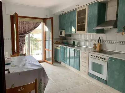 Una cocina o zona de cocina en La Puerta de la Bardena N e g r a, ideal para visitar las Bardenas Reales y Sendaviva