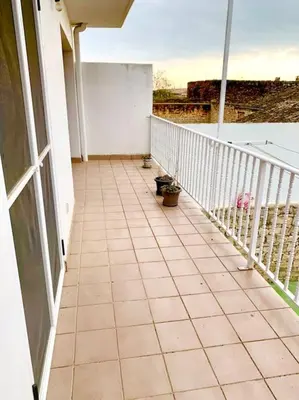 Un balcón o terraza de La Puerta de la Bardena N e g r a, ideal para visitar las Bardenas Reales y Sendaviva