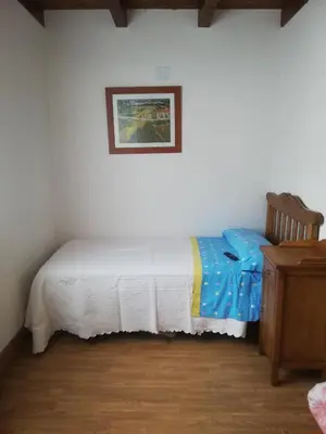 Cama o camas de una habitación en Pequeño adosado de montaña con terraza