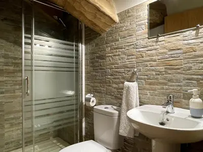 Un baño de Palacio de Aralar Alta Familias