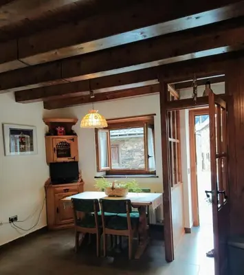 Una cocina o zona de cocina en Acogedor estudio en Vilamós, Lleida