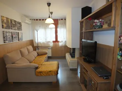 Una televisión o centro de entretenimiento en La Llar de Peramola