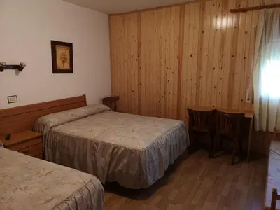Cama o camas de una habitación en Hostal Pirineos Sarvisé