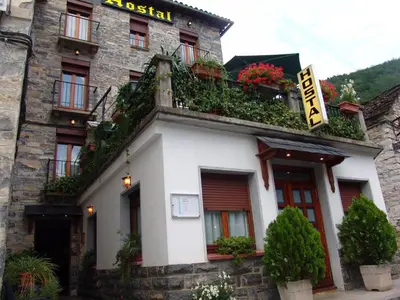 Edificio en el que se encuentra el hostal o pensión