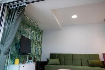 Una televisión o centro de entretenimiento en El Merendero