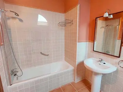 Un baño de Apartamentos Jaca Badaguas 3000