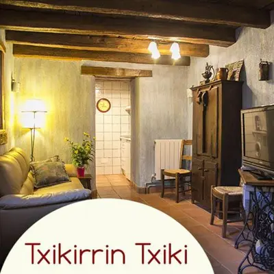 Una televisión o centro de entretenimiento en Casa rural Txikirrin Txiki - Selva de Irati