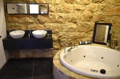 Un baño de Castillo de Grisel