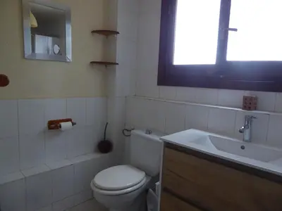 Un baño de Mas Blauet - Finca with 2 holiday houses and shared pool