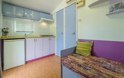 Una cocina o zona de cocina en Camping Alberg Municipal Tivissa