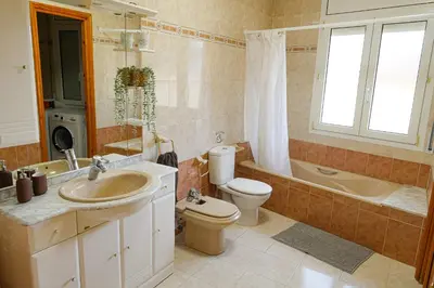 Un baño de Casa Nova, gaudeix del paisatge des de Vilamitjana