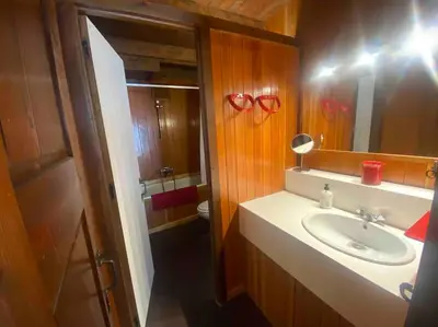 Un baño de Casa TOP para 14 personas en Garós, Ideal esquí