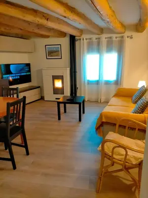 Una televisión o centro de entretenimiento en Casa Rural LA COSTANILLA