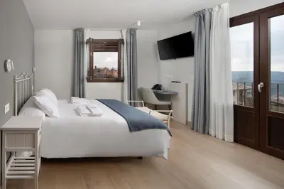 Cama o camas de una habitación en Hotel Vinoteca Alquezar - Adults Only -